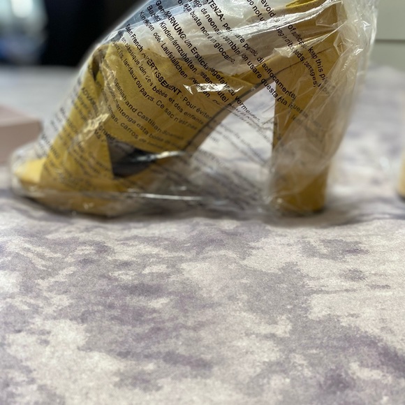 JustFab Chunky Yellow High Heels - Picture 2 of 4